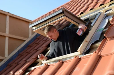 Pose de fenêtres de toit Velux à Tréglamus